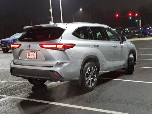 Certified 2021 Toyota Highlander XLE image 5