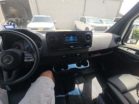 Used 2024 Mercedes-Benz Sprinter 2500 image 6