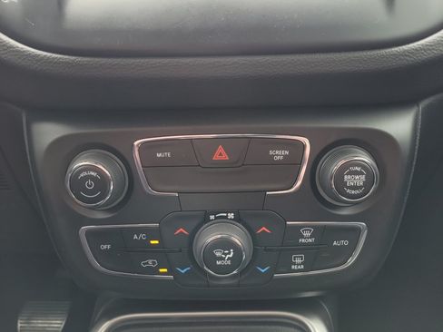 Used 2021 Jeep Compass Latitude w/ Sun and Sound Group FWD image 18