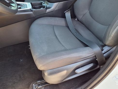 Used 2020 Toyota RAV4 LE AWD/4WD image 24