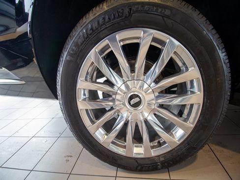 Used 2023 Cadillac Escalade Premium Luxury image 28