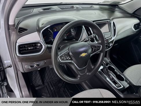 Used 2023 Chevrolet Equinox LS w/ LS Convenience Package FWD image 9