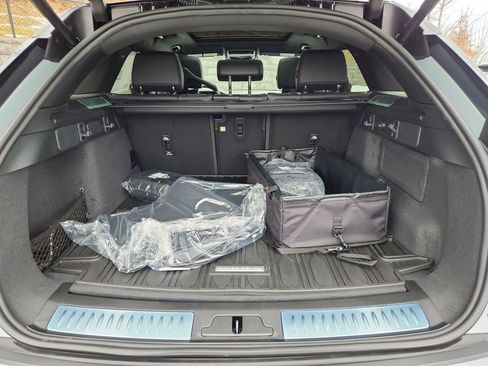 New 2026 Land Rover Range Rover Velar Dynamic SE image 13