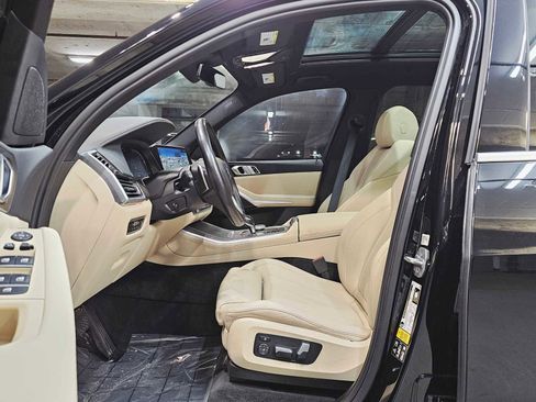 Used 2022 BMW X5 xDrive40i w/ Parking Assistance Package image 23