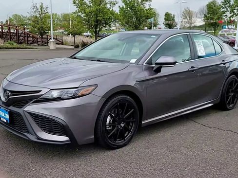 Used 2023 Toyota Camry SE w/ Cold Weather Package image 4