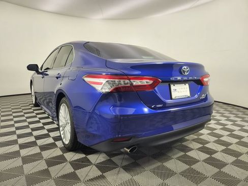 Used 2018 Toyota Camry XLE FWD image 3