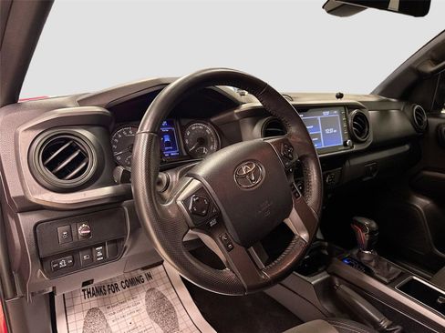 Used 2020 Toyota Tacoma TRD Off-Road image 9