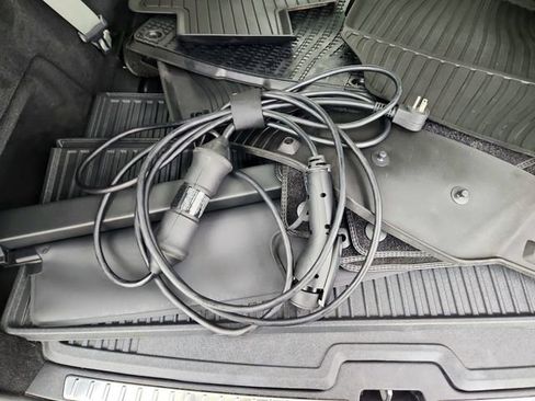 Certified 2024 Volvo XC90 T8 Ultimate w/ Protection Package Premier image 13