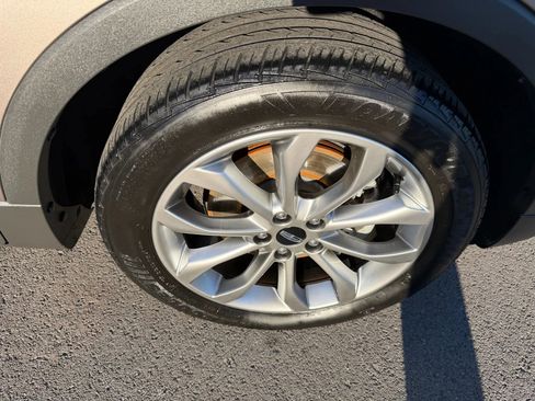 Used 2018 Lincoln MKC Select w/ Select Plus Package FWD image 16