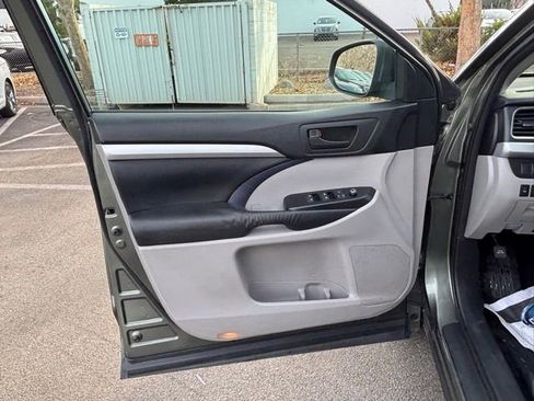 Used 2015 Toyota Highlander Plus image 11