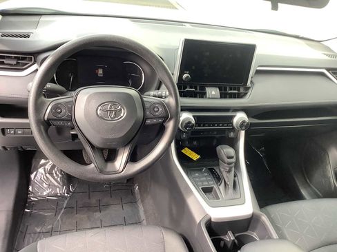 Used 2025 Toyota RAV4 XLE AWD/4WD image 10