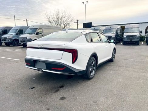 New 2025 Kia K4 LXS image 8