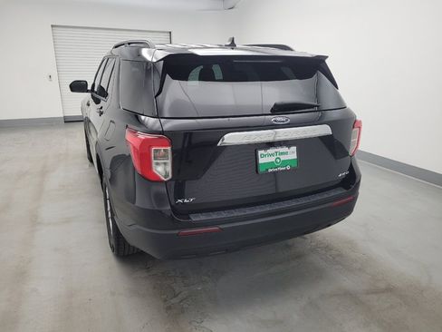 Used 2022 Ford Explorer XLT AWD/4WD image 6