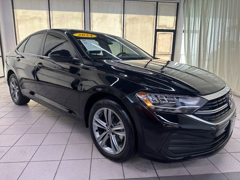 Used 2024 Volkswagen Jetta SE FWD image 2