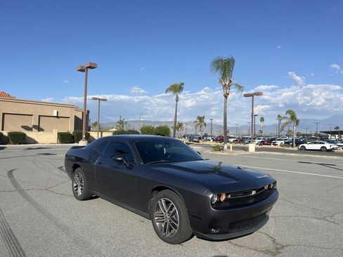Used 2019 Dodge Challenger SXT w/ Plus Package image 2