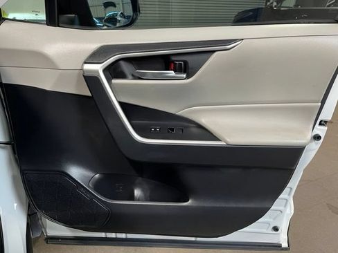 Used 2019 Toyota RAV4 XLE Premium w/ Cold Weather Package FWD image 11