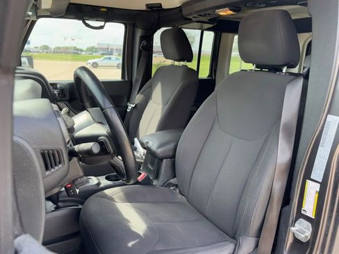 Used 2017 Jeep Wrangler Unlimited Sport w/ Quick Order Package 24S AWD/4WD image 8