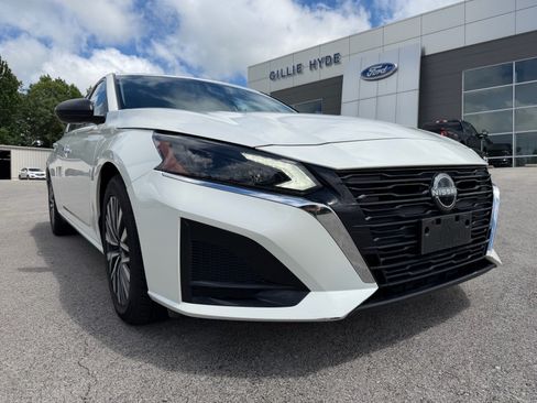 Used 2024 Nissan Altima 2.5 SV FWD image 4