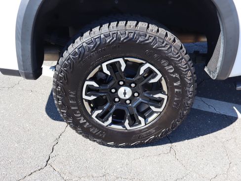 Used 2022 Chevrolet Silverado 1500 ZR2 w/ Technology Package AWD/4WD image 38