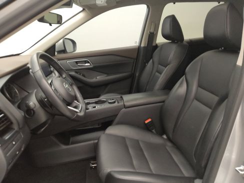 Used 2021 Nissan Rogue SV w/ Premium Package image 17