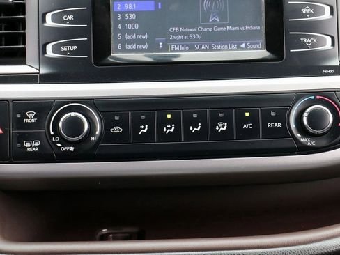 Used 2015 Toyota Highlander LE image 24