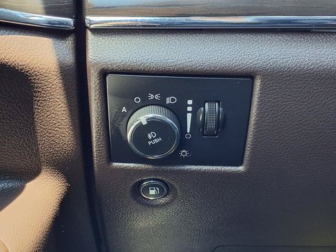 Used 2019 Jeep Grand Cherokee Overland AWD/4WD image 27