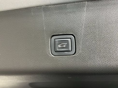 Used 2022 Chevrolet Traverse LT w/ LPO, Floor Liner Package AWD/4WD image 14