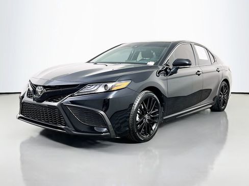 Used 2021 Toyota Camry XSE image 3