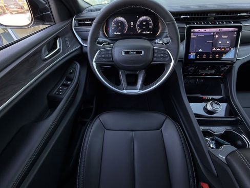New 2025 Jeep Grand Cherokee L Limited image 9