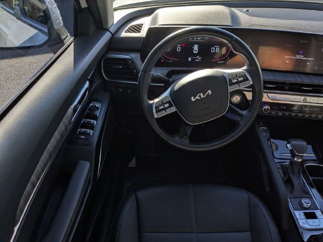 Certified 2025 Kia Telluride EX w/ EX Captain's Chair Package FWD image 17