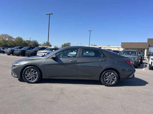 Certified 2024 Hyundai Elantra SEL FWD image 2