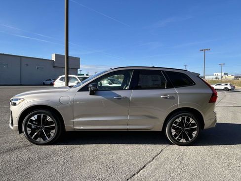New 2026 Volvo XC60 T8 Plus w/ Protection Package Premier AWD/4WD image 6