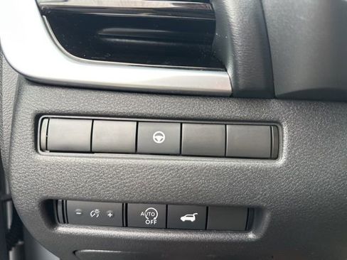 Used 2023 Nissan Rogue SL w/ SL Premium Package image 26