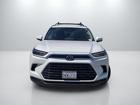 Used 2024 Toyota Grand Highlander XLE FWD image 2