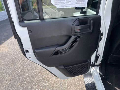 Used 2014 Jeep Wrangler Unlimited Sahara AWD/4WD image 25