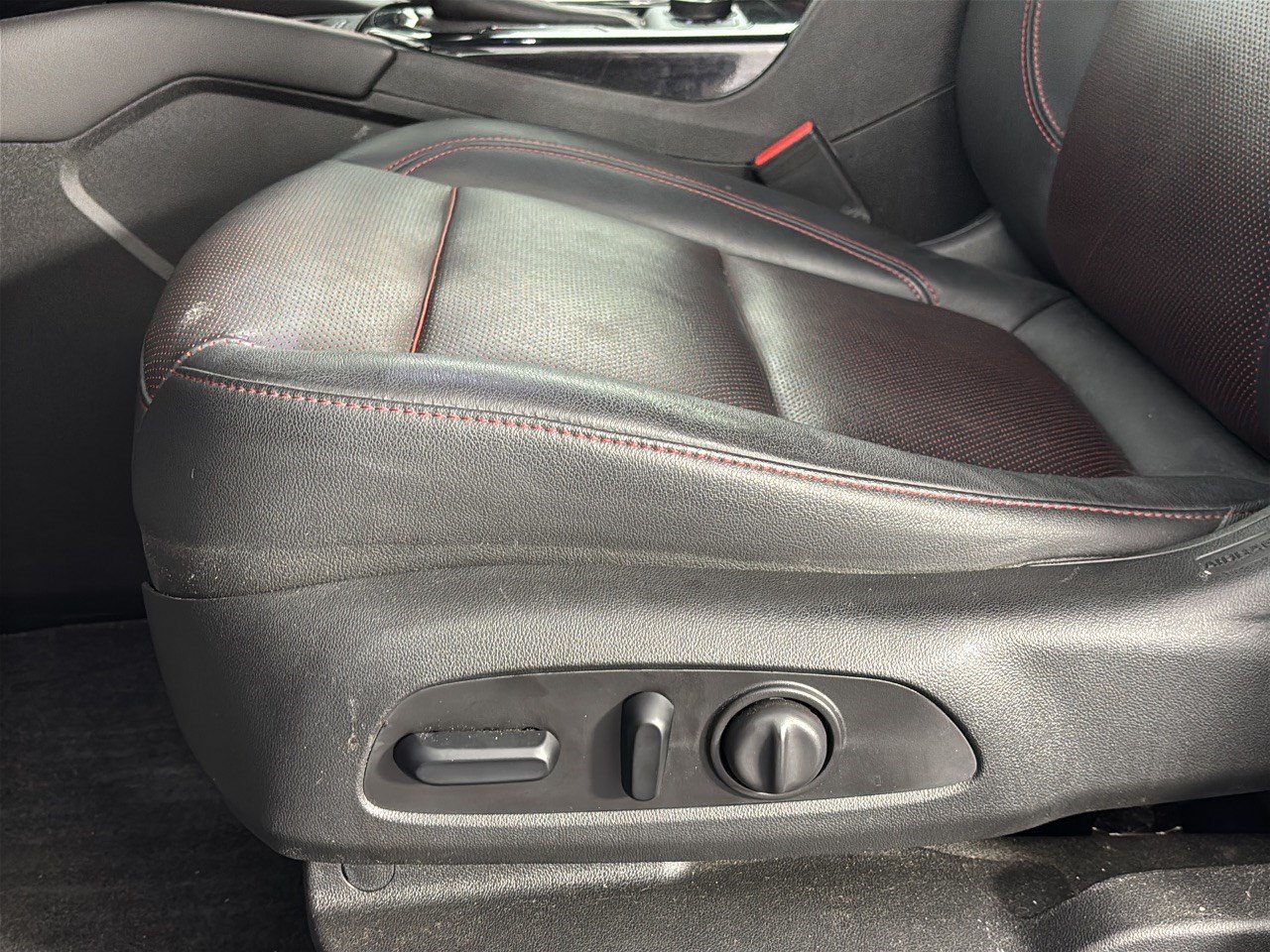 Used 2020 Chevrolet Blazer RS FWD image 16