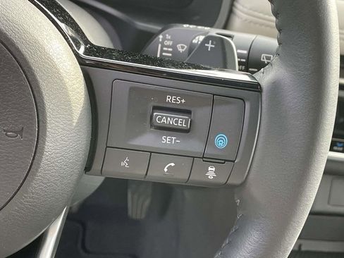 Used 2024 Nissan Rogue SL w/ SL Premium Package image 21