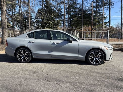 Used 2024 Volvo S60 B5 Core image 6
