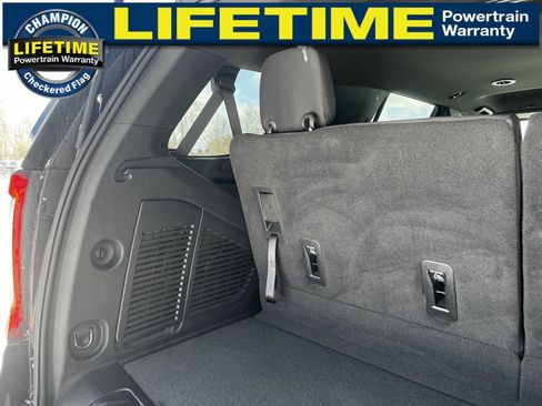 Used 2023 GMC Yukon SLE w/ Gmc Pro Safety Plus Package image 10