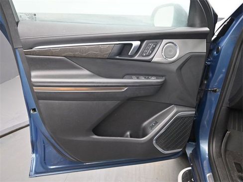 Certified 2025 Buick Enclave Avenir w/ Super Cruise Package image 12