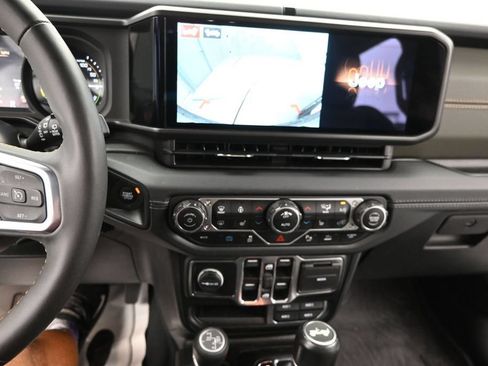 Used 2024 Jeep Wrangler High Altitude AWD/4WD image 15