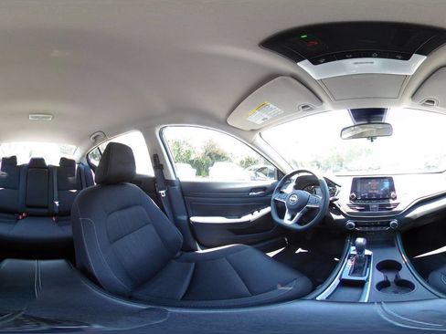 Used 2025 Nissan Altima 2.5 SV FWD image 42