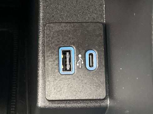 Certified 2023 Ford Edge Titanium w/ Class II Trailer Tow Package image 23