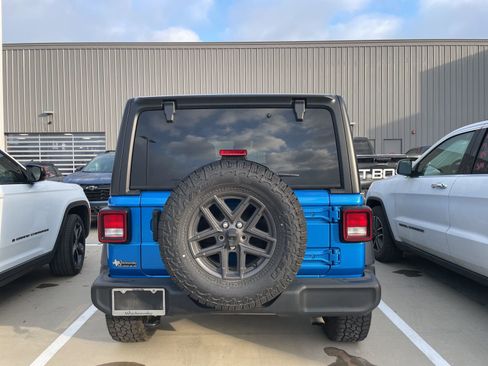 Used 2024 Jeep Wrangler Sport S image 5