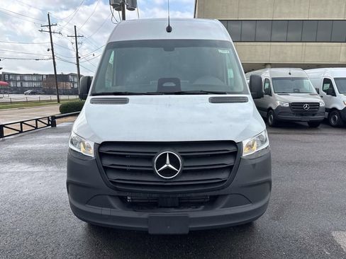 Used 2025 Mercedes-Benz Sprinter 2500 image 2