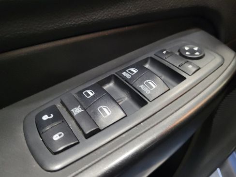 Used 2019 Jeep Cherokee Trailhawk w/ Comfort/Convenience Group AWD/4WD image 27
