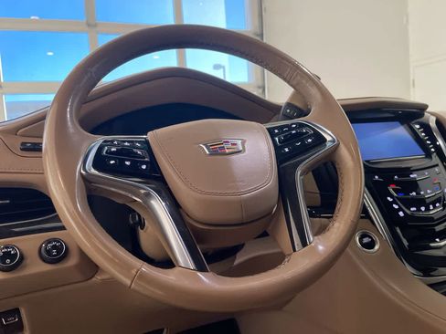 Used 2020 Cadillac Escalade ESV Platinum image 14