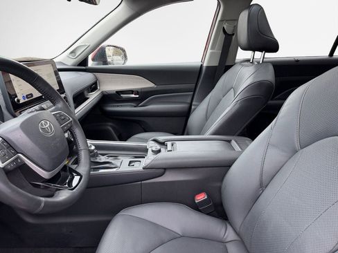 Certified 2024 Toyota Grand Highlander Platinum image 12