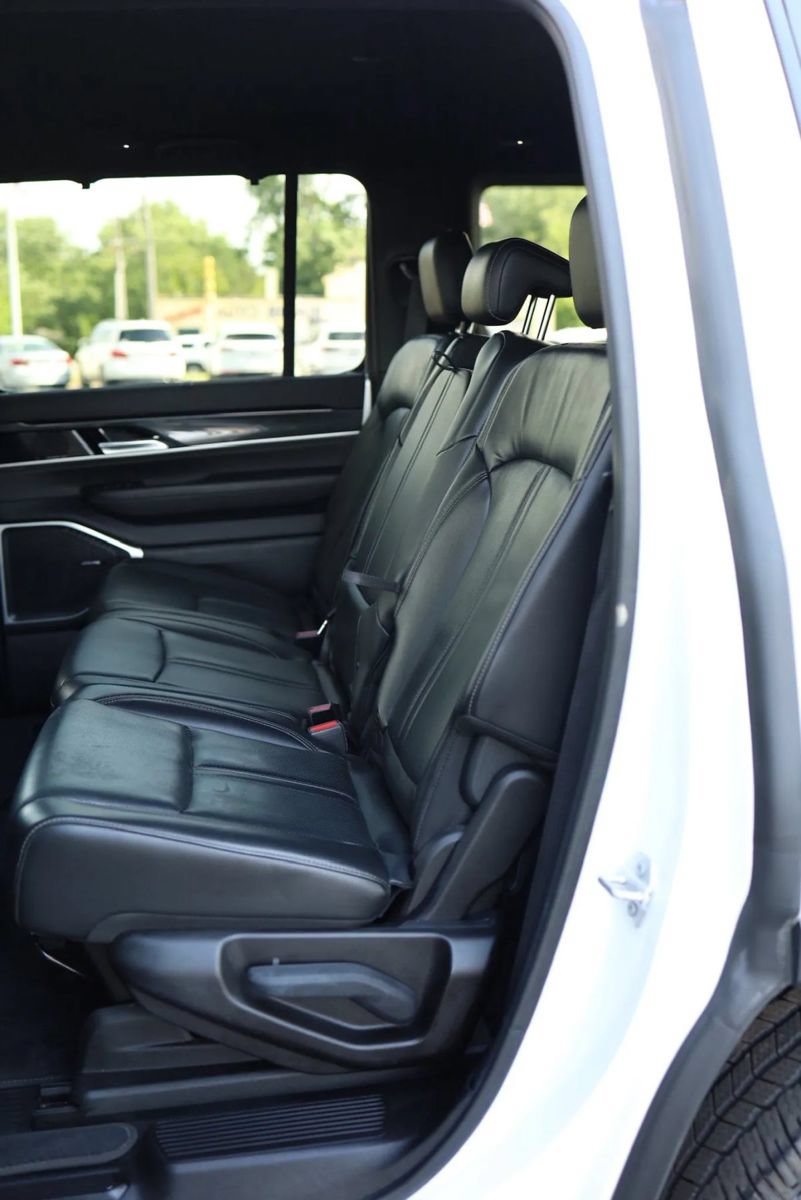 Used 2022 Jeep Wagoneer Series I w/ Convenience Group I AWD/4WD image 29