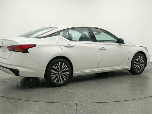 Used 2025 Nissan Altima 2.5 SV image 9